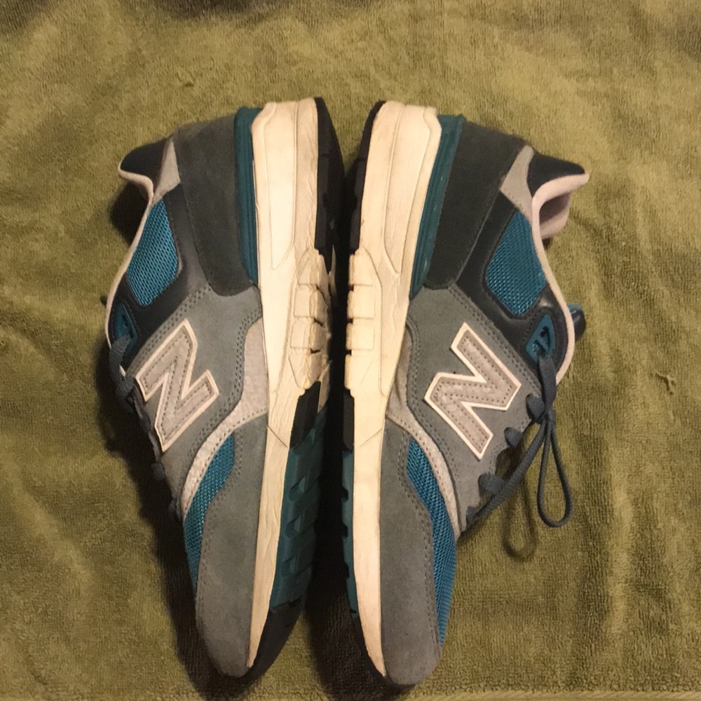 Used New balance. 9.5 - Picture 3 of 10